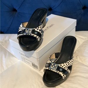 Calvin Klein Cheetah 2 Tone Pattern Wedge 8.5
